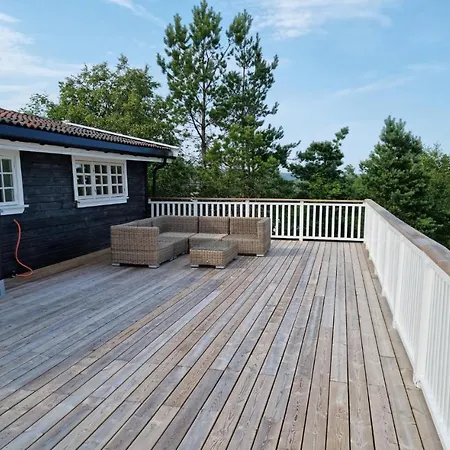 1 Bedroom Beautiful Home In Lyngdal Ferienhaus *